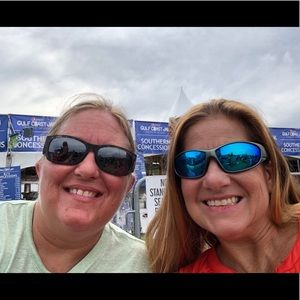 Meet your Posher, Becky